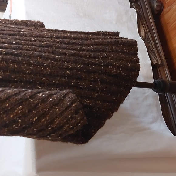 LIZ CLAIBORNE brown, sweater cardigan. One size. Pre-owned very gently used. - Picture 5 of 8